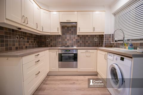 3 bedroom semi-detached house to rent, Grass Street, Ilkeston, Derbyshire, DE7 8LG