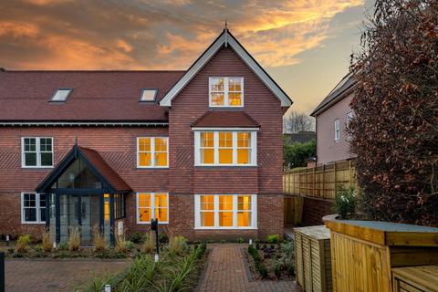 4 bedroom end of terrace house for sale, Hollymeoak Road, Coulsdon, CR5