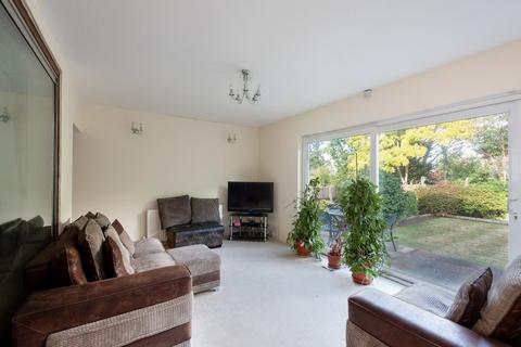 3 bedroom semi-detached house to rent, Lakenheath, London