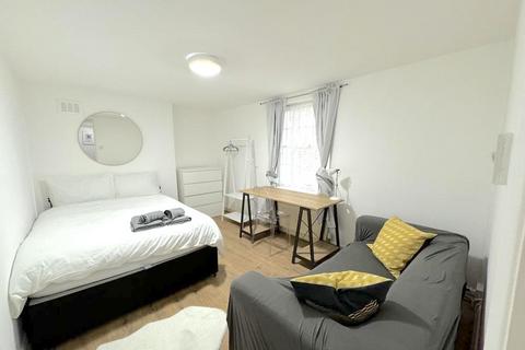 2 bedroom flat to rent, Caledonian Road, London N1