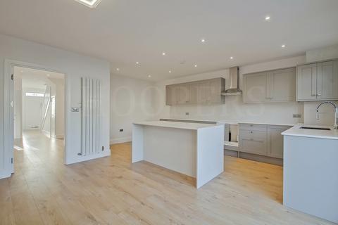 5 bedroom semi-detached house for sale, Fleetwood Road, London, NW10