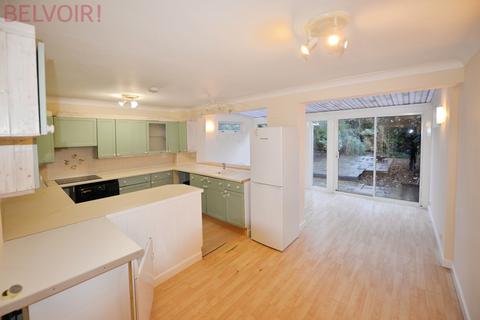 3 bedroom terraced house to rent, Bealing Close, Southampton SO16
