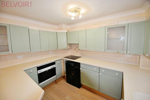 3 bedroom terraced house to rent, Bealing Close, Southampton SO16