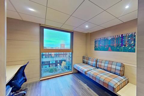 Studio to rent, Regent Street