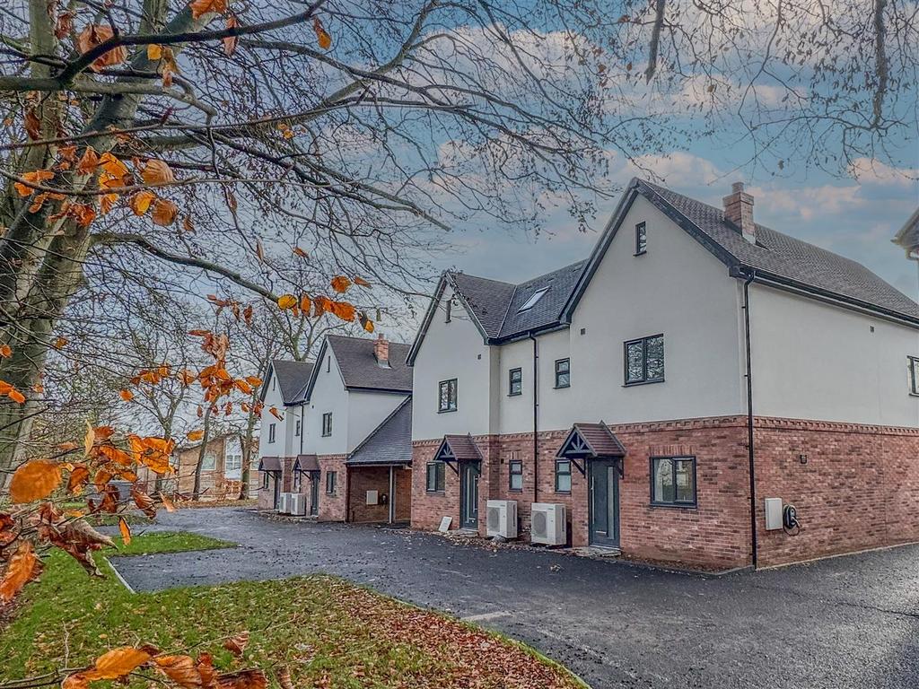 4 bedroom semi-detached house for sale