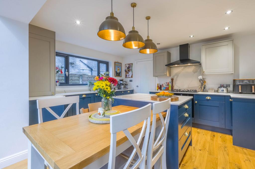 Kitchen / dining area