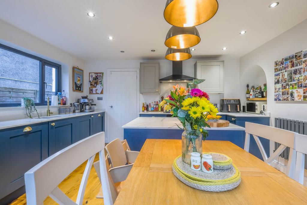 Kitchen / dining area