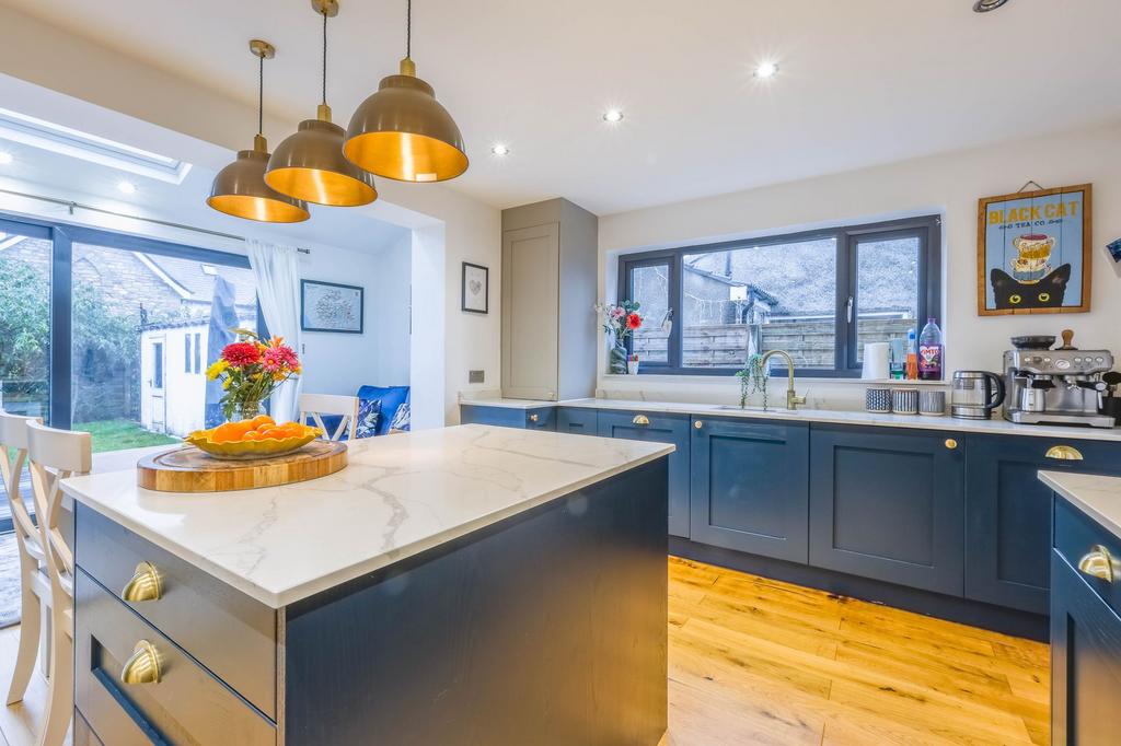 Kitchen / dining area