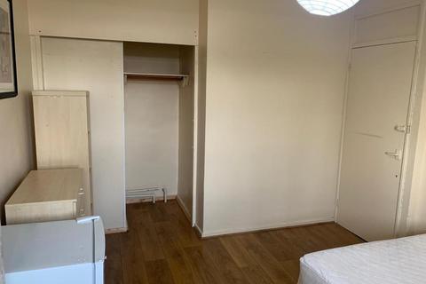 undefined, Wandsworth road, London SW8