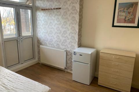 undefined, Wandsworth road, London SW8