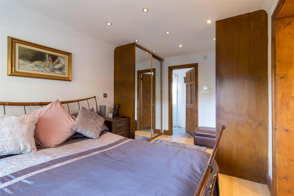 PRINCIPAL BEDROOM pic 1