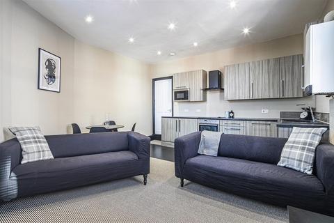 3 bedroom house to rent, Hunter House Road, Sheffield S11