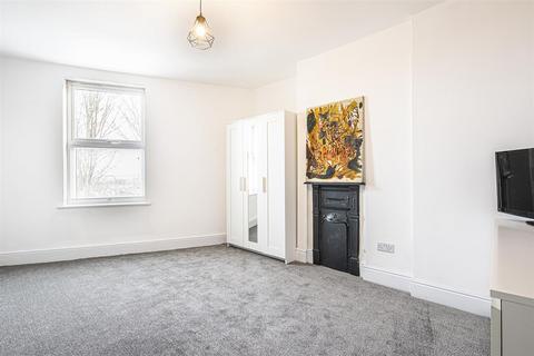 3 bedroom house to rent, Hunter House Road, Sheffield S11
