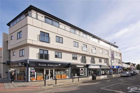 2 bedroom flat to rent, Walton-on-Thames, Surrey, KT12