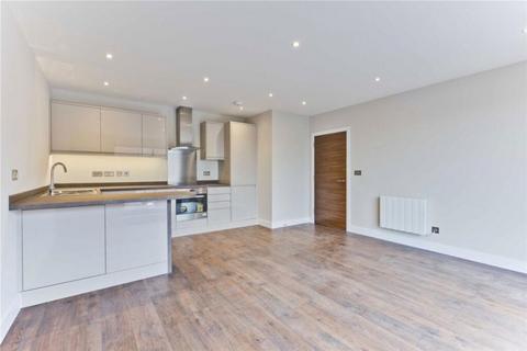2 bedroom flat to rent, Walton-on-Thames, Surrey, KT12