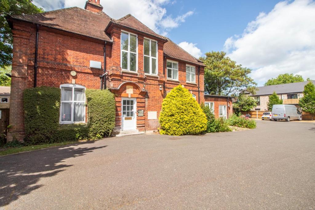 One Bed Studio to Rent Central - Harvey Goodwin G