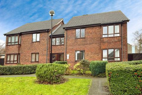 2 bedroom flat for sale, St Pauls Close, Oadby, LE2