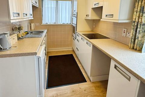 2 bedroom flat for sale, St Pauls Close, Oadby, LE2