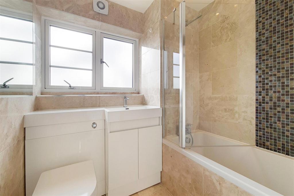 6 Bathroom-0.jpg