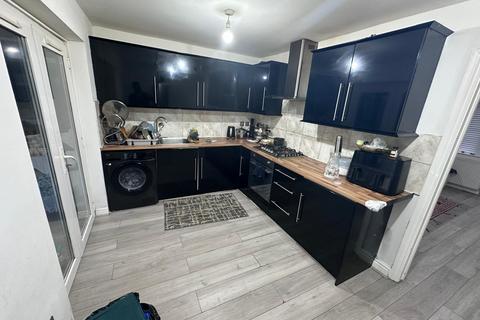 3 bedroom semi-detached house to rent, Ashford TW15