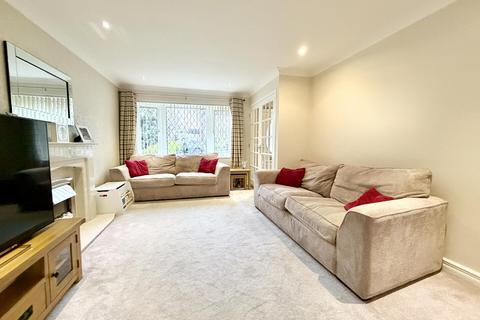 3 bedroom semi-detached house for sale, Greenfield View, Kippax, Leeds