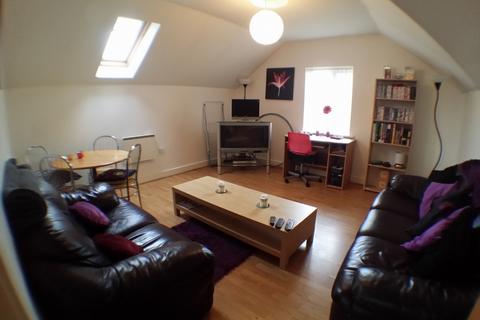 2 bedroom flat to rent, Mitford Road, Manchester M14