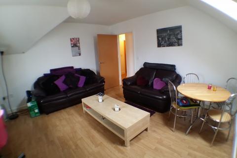 2 bedroom flat to rent, Mitford Road, Manchester M14