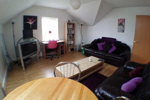 2 bedroom flat to rent, Mitford Road, Manchester M14