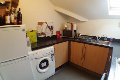 2 bedroom flat to rent, Mitford Road, Manchester M14