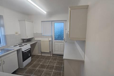 2 bedroom bungalow to rent, Bywell Close, Dewsbury