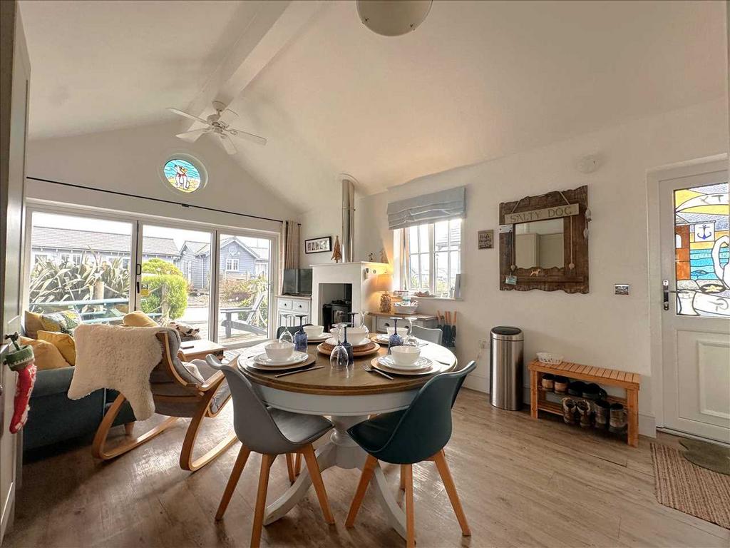 Lounge / Kitchen /