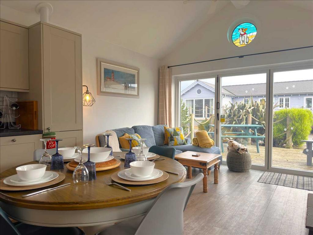 Lounge / Kitchen /