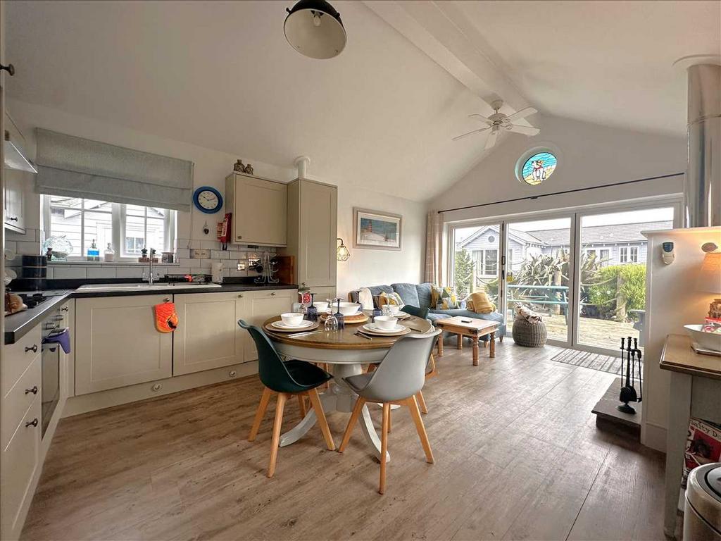Lounge / Kitchen /