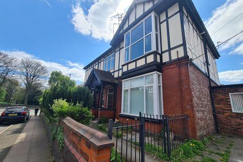 2 bedroom flat to rent, Eccles Old Road, Salford, M6