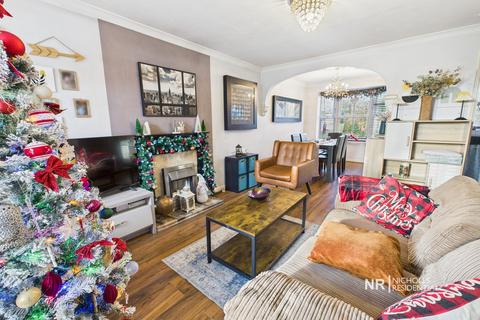 3 bedroom end of terrace house for sale, Coppard Gardens, Chessington, Surrey, KT9