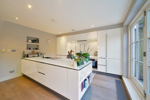 5 bedroom terraced house to rent, Hamilton Terrace, St John's Wood, London
