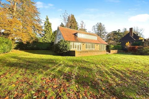 undefined, Knowl Hill, Woking, Surrey, GU22