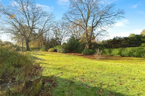 undefined, Knowl Hill, Woking, Surrey, GU22