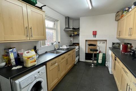 1 bedroom detached house to rent, Crossley Terrace, Room 1