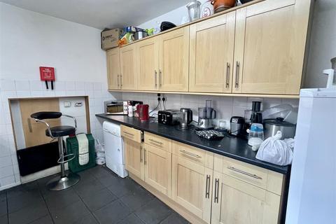 1 bedroom detached house to rent, Crossley Terrace, Room 1