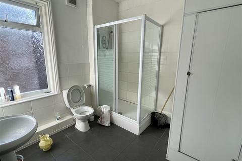 1 bedroom detached house to rent, Crossley Terrace, Room 1