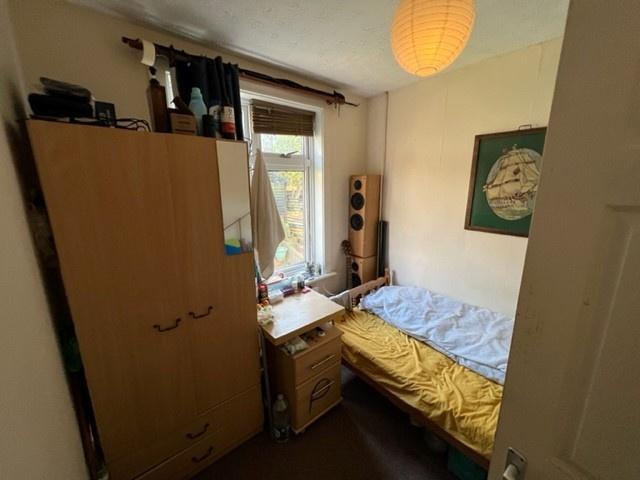Bright single bedroom with a window letting in ...