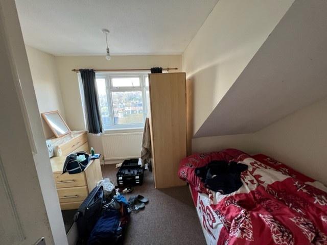 Bright single bedroom with a large window provi...