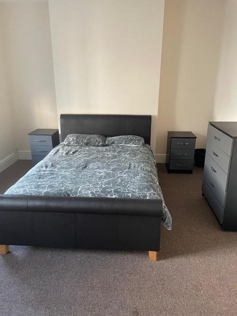 Well-presented bedroom with a comfortable uphol...