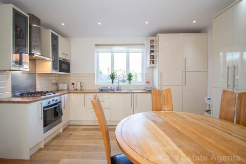 3 bedroom end of terrace house for sale, Barnhurst Path, South Oxhey
