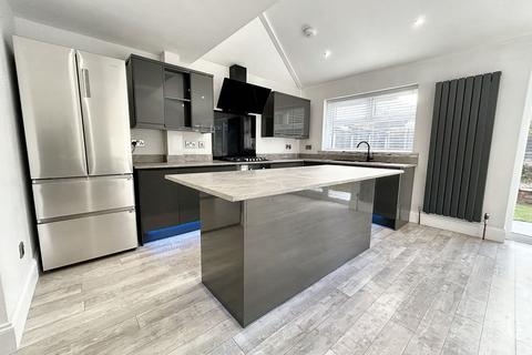 3 bedroom semi-detached house to rent, Gillingham Road, Manchester M30