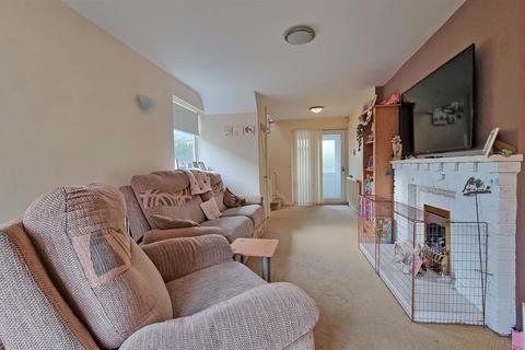 undefined, Pearmans Croft, Hollywood