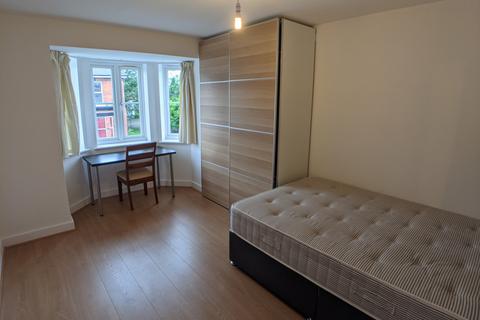 3 bedroom flat to rent, Mitford Road, Manchester M14