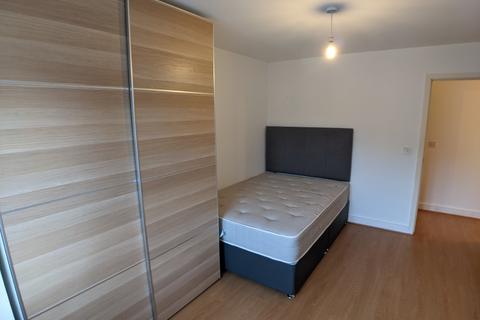 3 bedroom flat to rent, Mitford Road, Manchester M14