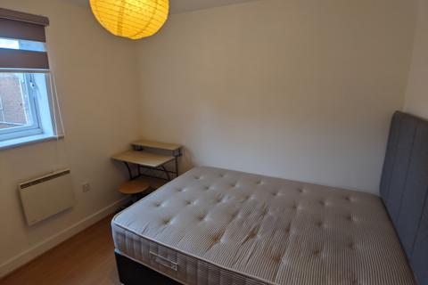 3 bedroom flat to rent, Mitford Road, Manchester M14